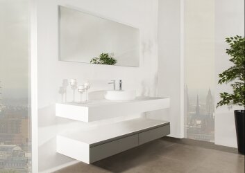 ארון אמבטיה בשילוב משטח קוריאן לבן בהתאמה אישית